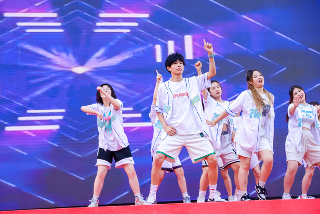 舞蹈《正青春 鸿鹄志》